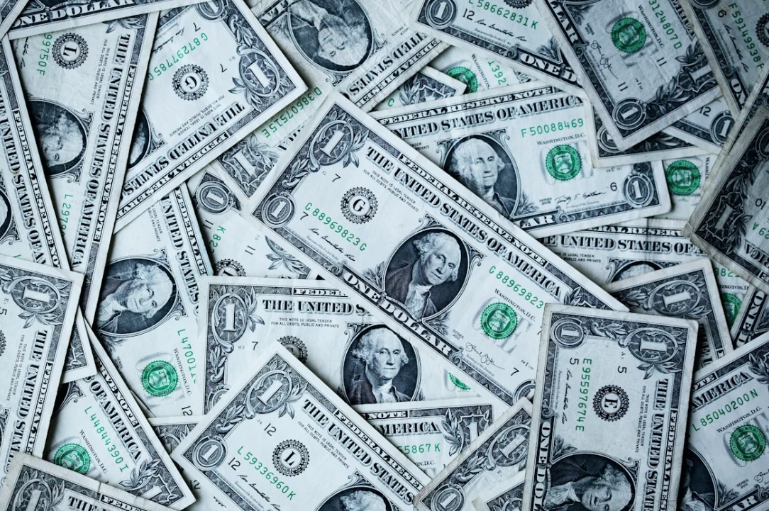 El flujo de capital enviado por mexicanos en el extranjero registró su primera caída importante en casi diez años de crecimiento.