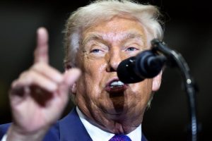 Las acciones de empresas automotrices y de lujo subieron tras conocerse el fallo de la Corte sobre los impuestos a la importación.