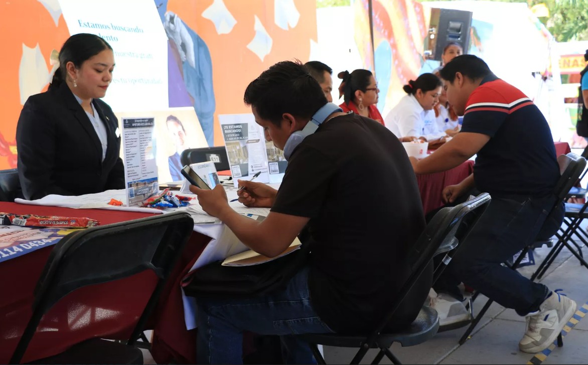 Las ferias de empleo en Benito Juárez registran una afluencia creciente de ciudadanos cubanos y venezolanos en busca de oportunidades.