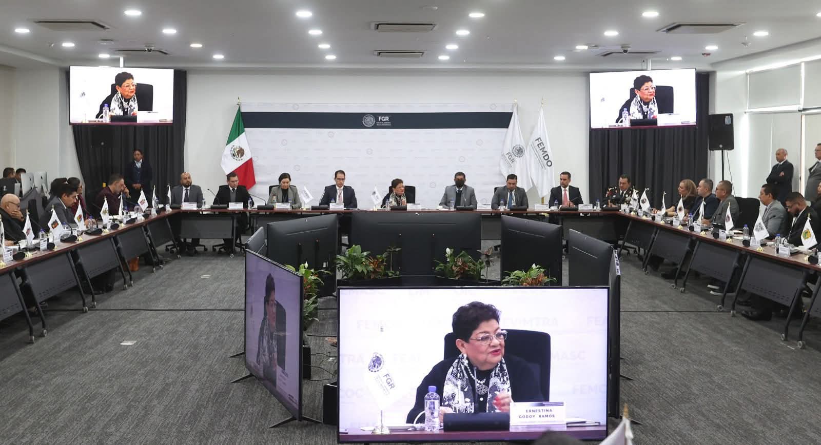 Autoridades federales y estatales analizan nuevas estrategias para erradicar el delito de extorsión en México.