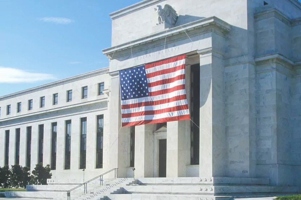 El puerto de Nueva York registra un flujo constante de mercancías afectadas por los nuevos impuestos a la importación.