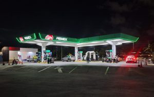 El costo de los combustibles en las estaciones de servicio incluye el pago obligatorio del impuesto federal.