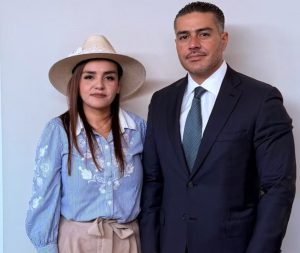 La alcaldesa Grecia Quiroz durante su reunión con el secretario de Seguridad Federal, Omar García Harfuch.