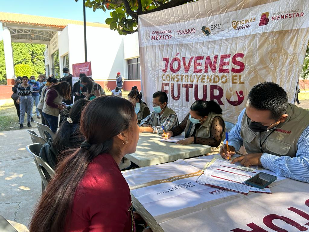 Los jóvenes interesados pueden acudir a las oficinas móviles para completar su registro de manera presencial en sus municipios.