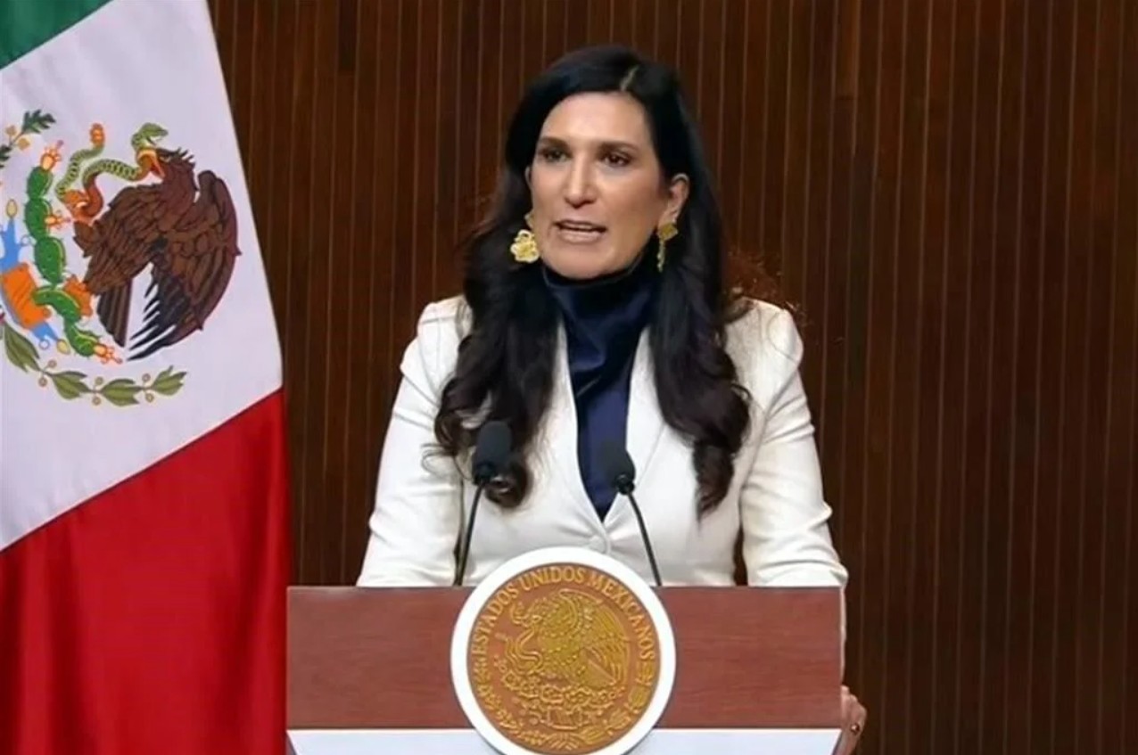 La diputada Kenia López Rabadán rinde protesta y alerta sobre los peligros de una regresión electoral en el país.