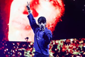 Multitudinaria asistencia en la Plaza 28 de Julio para presenciar el concierto gratuito de NSQK.