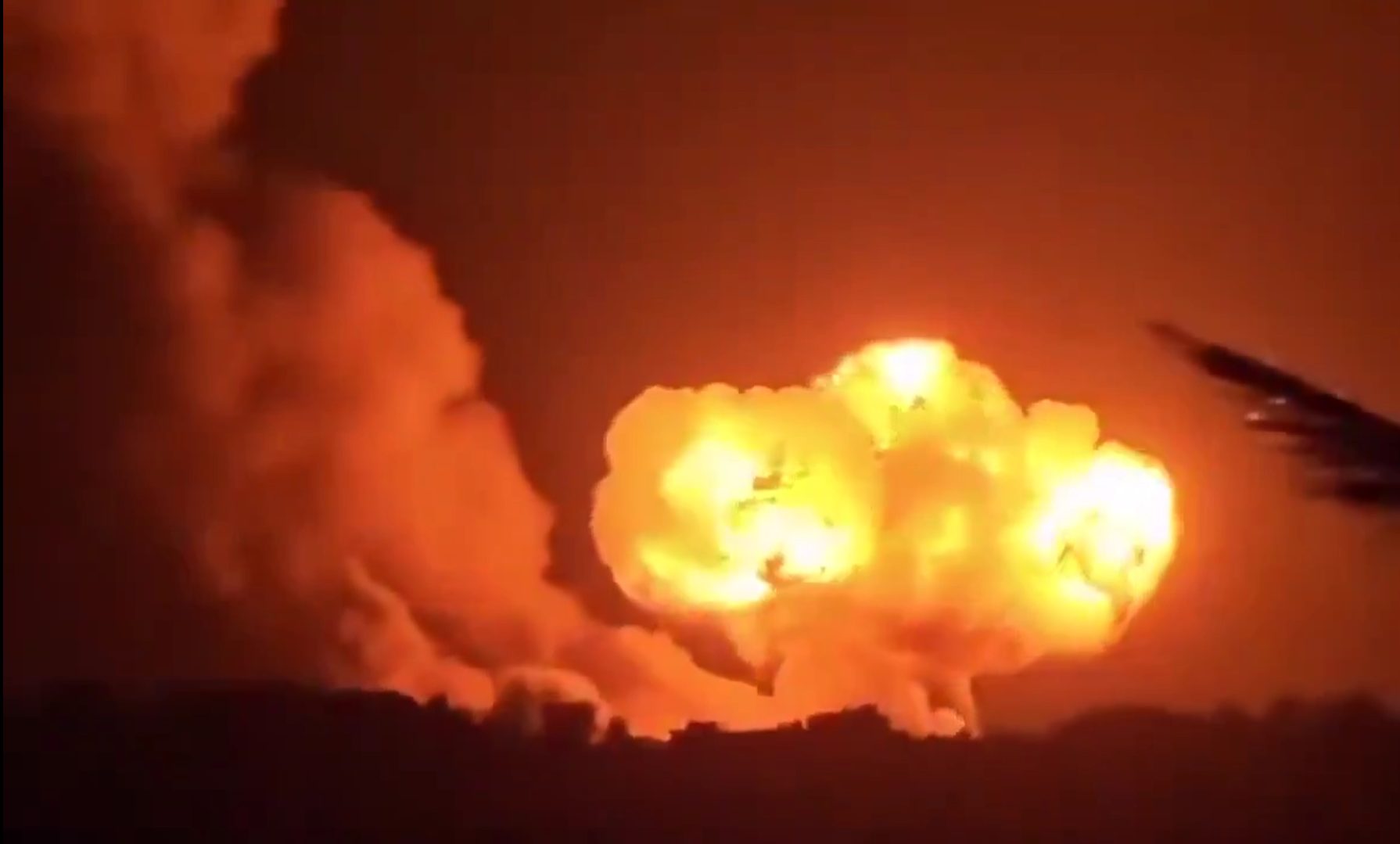 Las fuerzas militares de Pakistán mantienen vigilancia extrema en la frontera tras declarar una guerra abierta contra el régimen afgano.