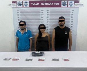 Autoridades detuvieron a tres implicados en delitos de narcomenudeo en Tulum durante un recorrido de vigilancia preventiva.