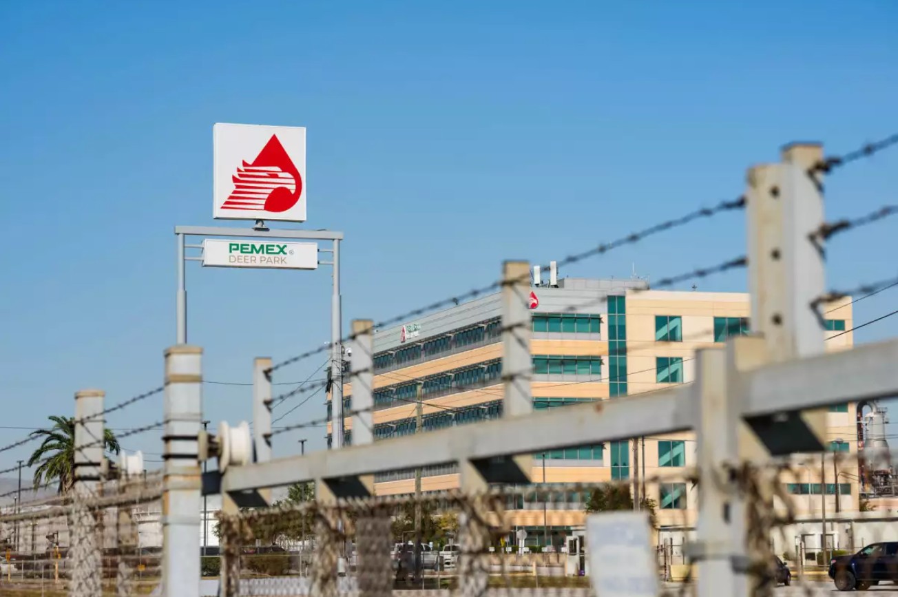 El mercado bursátil celebra un volumen histórico de deuda corporativa en México tras la colocación masiva de Petróleos Mexicanos.