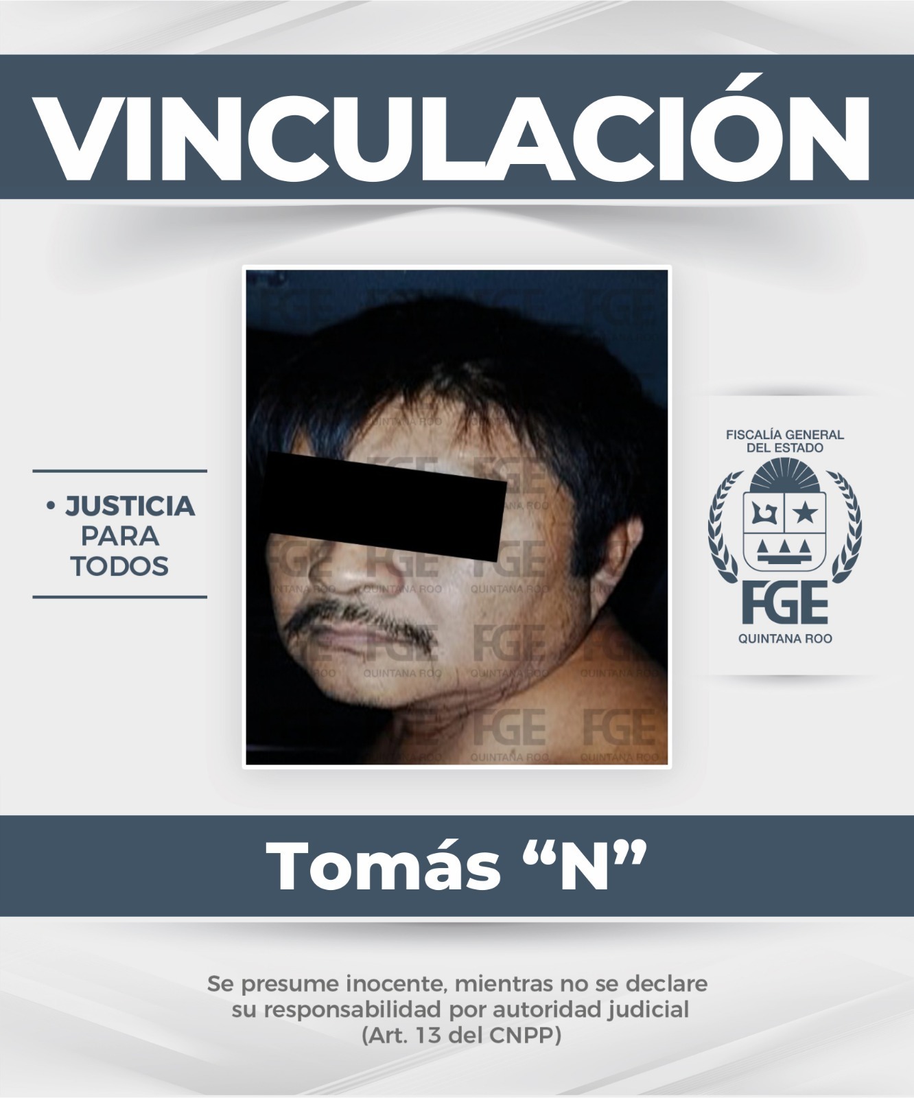 Elementos de la Fiscalía General del Estado custodian al detenido tras la audiencia de vinculación a proceso en el juzgado.