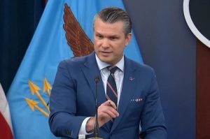 El secretario Pete Hegseth confirmó que la fuerza aérea estadounidense incrementará el volumen de fuego sobre objetivos estratégicos durante este martes.