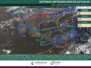 Las nubes cargadas de humedad del mar Caribe avanzan sobre la costa de Quintana Roo provocando lluvias intensas y actividad eléctrica.