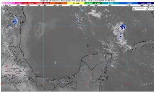 Las nubes cargadas de humedad del Caribe avanzan hacia las costas de Quintana Roo este sábado.