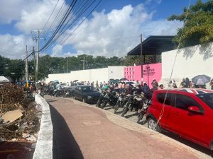 Cientos de usuarios intentan acceder sin éxito al portal oficial para completar el registro del programa Comemos Tod@s esta mañana.