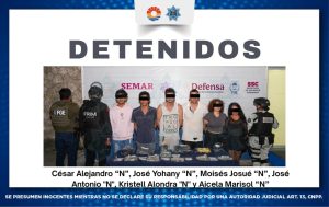 Agentes de la Guardia Nacional resguardan el área tras la detención en Cancún de seis presuntos narcomenudistas.