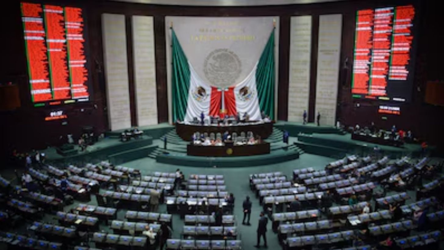 El diputado Javier Herrera Borunda preside la reunión de la Comisión de Vigilancia para evaluar los expedientes de los 92 aspirantes.