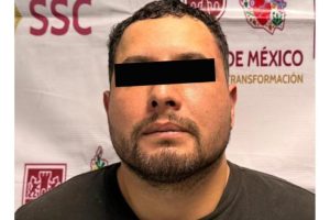Elementos de la Secretaría de Seguridad Ciudadana interceptaron el vehículo del sospechoso sobre la Calzada de Tlalpan tras una persecución.