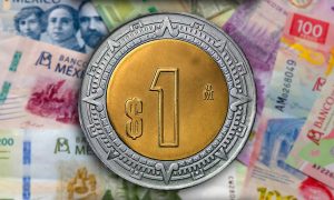 El valor del peso mexicano se vio afectado por la salida de capitales hacia activos de menor riesgo como el dólar.