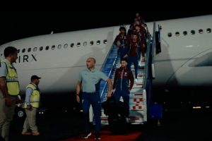 Integrantes de la Selección de Portugal arriban al Aeropuerto Internacional de Cancún para su concentración previa al juego.