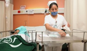 El sector salud enfrentó ajustes presupuestales que impactaron directamente en la inversión por cada habitante durante el año pasado.