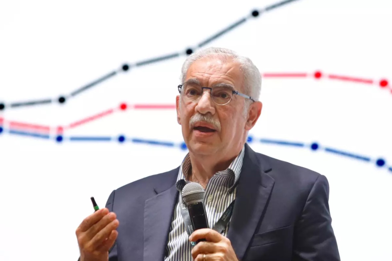 El economista Santiago Levy analizó los factores que impiden el crecimiento de la productividad y el empleo formal en el país.