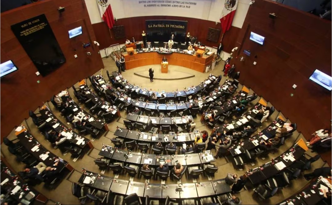 El Senado de la República inició el análisis de la reforma para limitar los pagos excesivos a jubilados de alto rango.