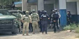 Agentes de la Fiscalía General del Estado despliegan operativo en las carreteras cercanas a la comunidad de El Señor.