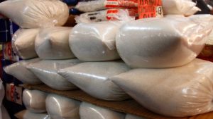 Entra de contrabando azúcar de Guatemala y tumba precios