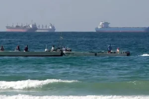 Tres petroleros cruzan el estrecho de Ormuz pese al bloqueo de EE. UU.