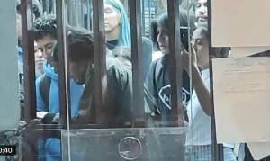 Estudiantes del IPN irrumpen en Canal Once; exigen renuncia de Reyes Sandoval