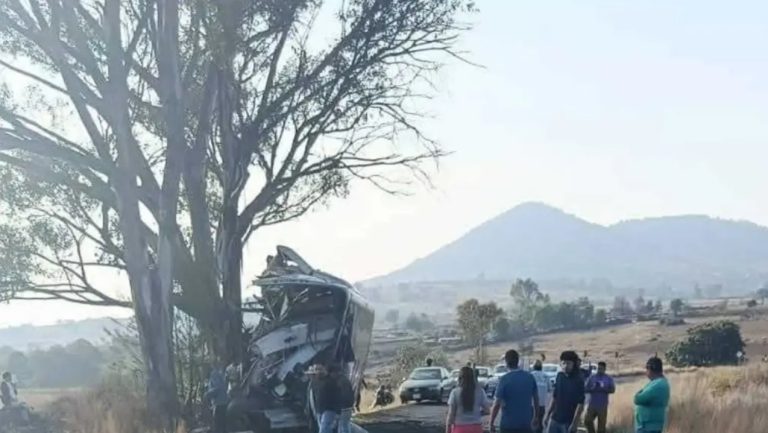 Equipos de rescate aéreo aterrizaron cerca del Hotel La Muralla para trasladar a los lesionados más graves del accidente en Querétaro.