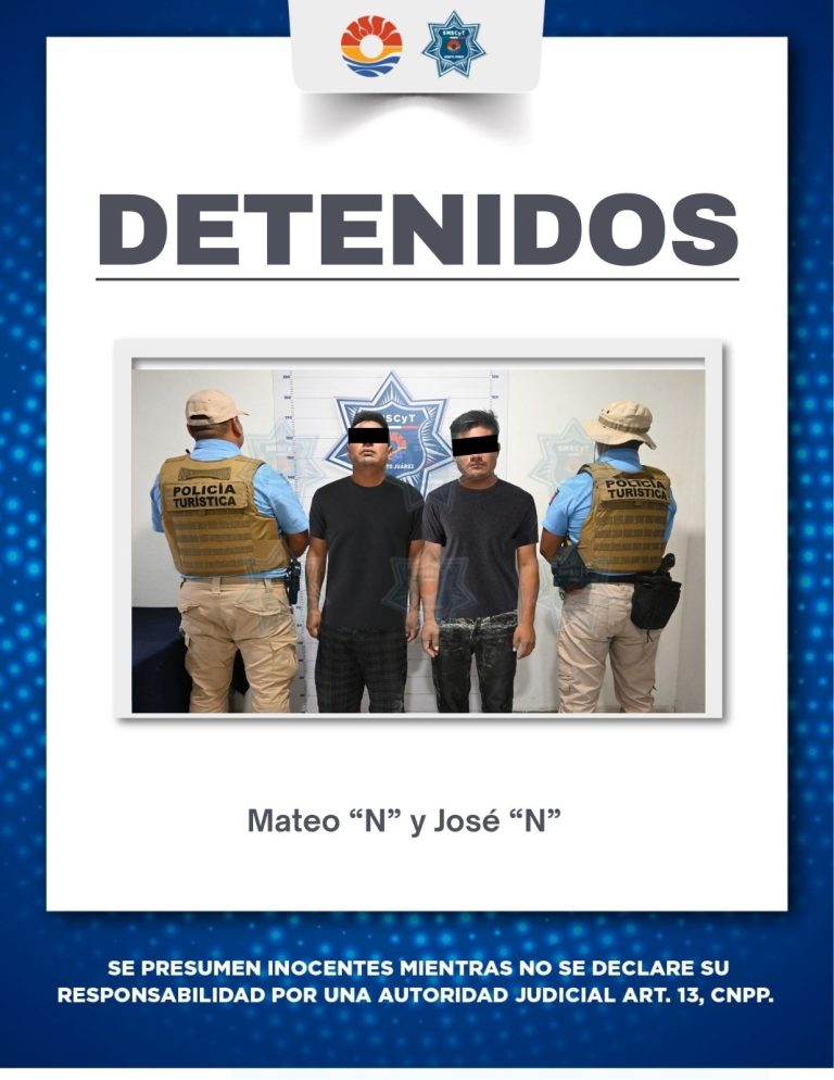 Elementos de la Policía de Cancún realizando el aseguramiento de los presuntos responsables en Playa Gaviota Azul.