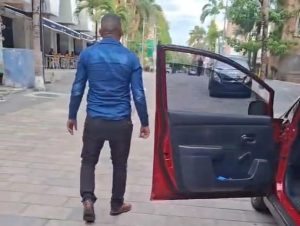 El ataque ocurrió en la intersección de la calle 14 Bis con la Quinta Avenida, una zona altamente transitada por turistas.