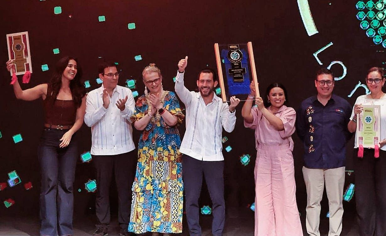 El secretario Bernardo Cueto Riestra recibió los galardones que acreditan a Quintana Roo como líder en el Tianguis Turístico México 2026.