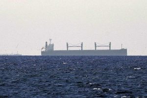 Dos destructores estadounidenses navegaron por el Estrecho de Ormuz para restablecer la seguridad en la ruta comercial más importante del mundo.