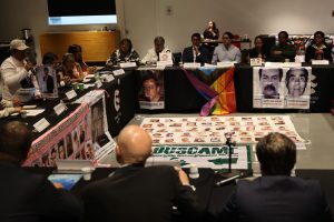 El Alto Comisionado Volker Türk escuchó los testimonios de familiares que buscan a sus desaparecidos en el país durante su visita a la Ciudad de México.