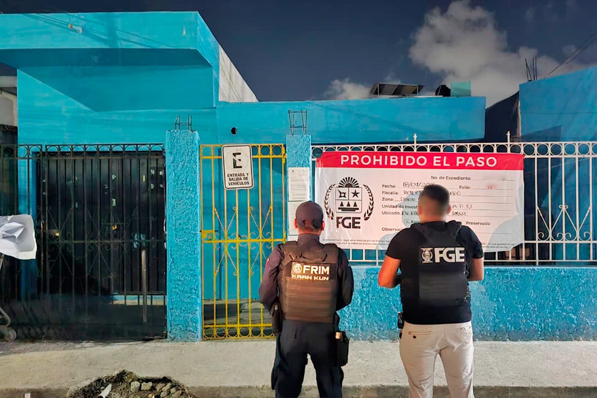 Elementos de la Secretaría de la Defensa Nacional resguardan el perímetro durante el cumplimiento de las diligencias judiciales.