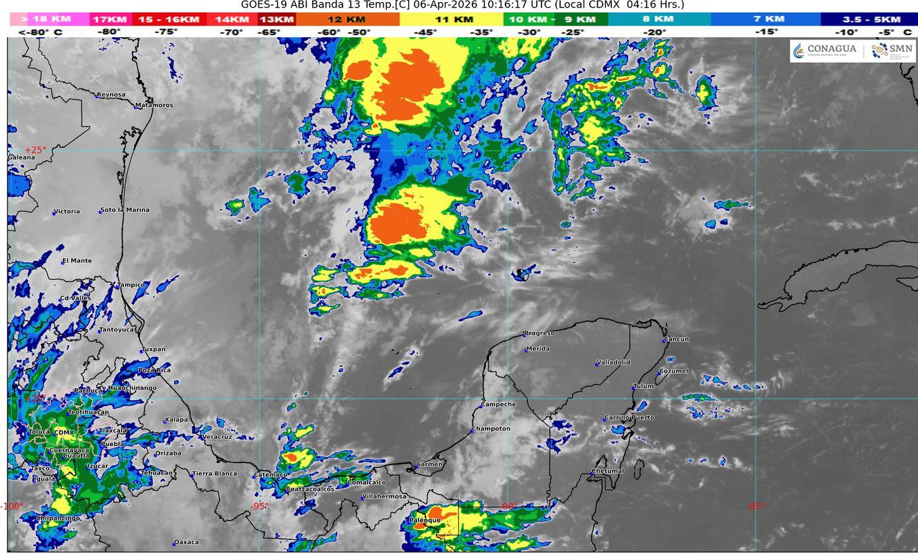 Cielo nublado sobre la costa de Quintana Roo debido a la interacción de sistemas atmosféricos.