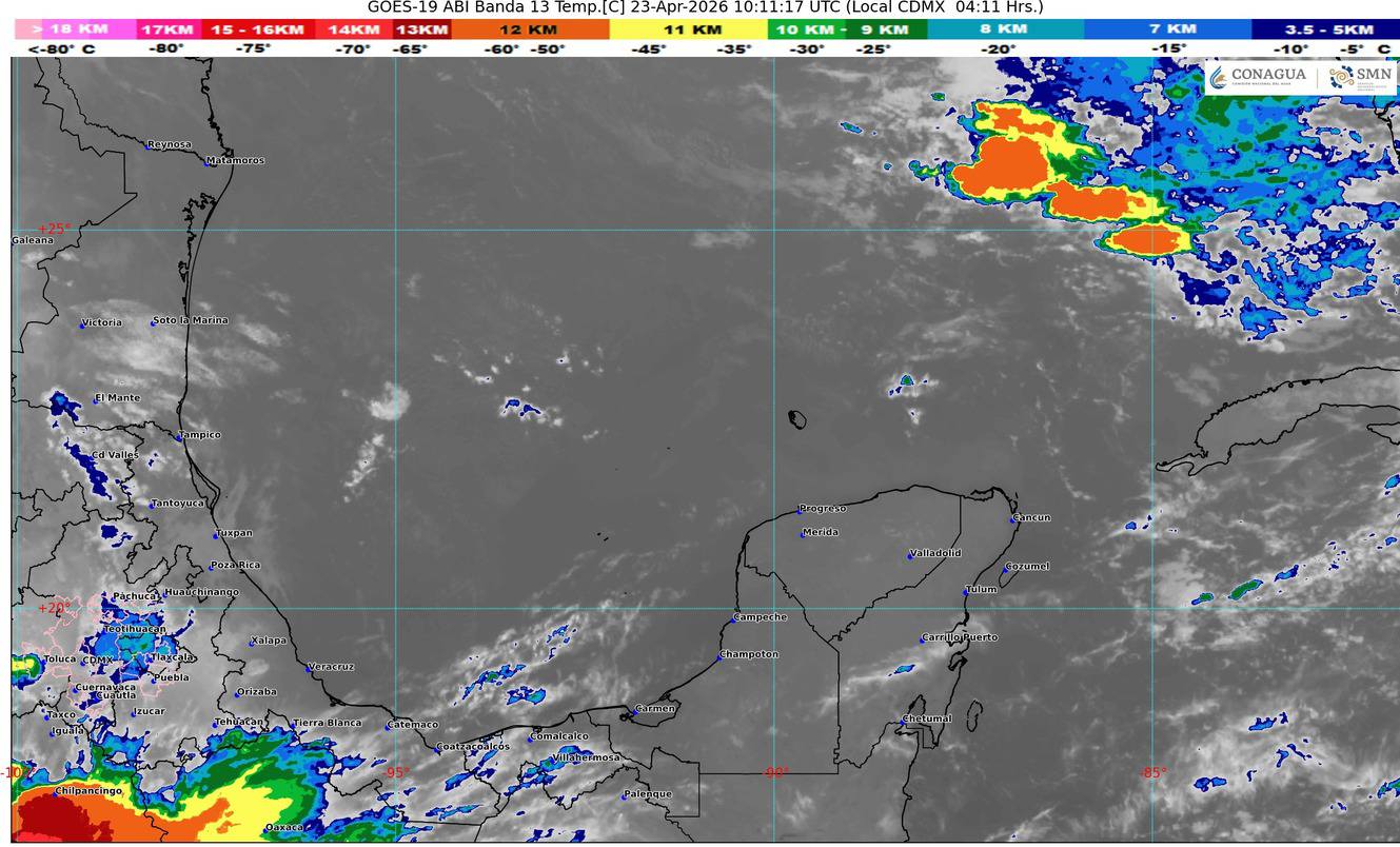 Cielo nublado con amenaza de lluvia sobre la zona costera de Quintana Roo este mediodía.