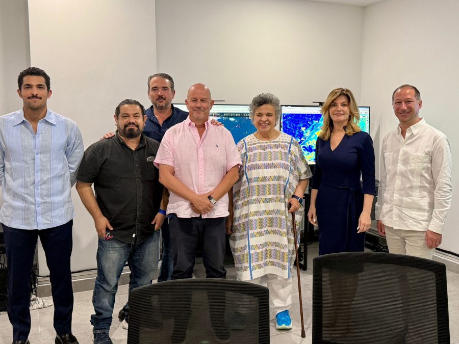 Representantes del sector hotelero y consultores internacionales discuten el financiamiento para la limpieza de las costas.