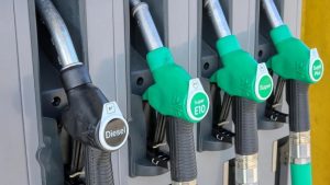 Sheinbaum pide reducir el precio del diésel en México