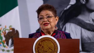 Ernestina Godoy entregó el documento rector de la fiscalía al Senado para iniciar el proceso de dictaminación de la nueva estrategia jurídica.