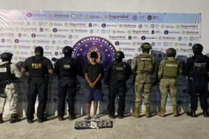 Elementos de la Marina refuerzan la vigilancia en el puerto como parte del Operativo Acapulco para disminuir delitos de alto impacto.