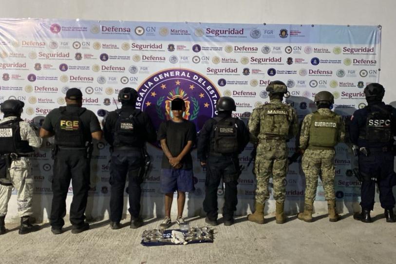 Elementos de la Marina refuerzan la vigilancia en el puerto como parte del Operativo Acapulco para disminuir delitos de alto impacto.