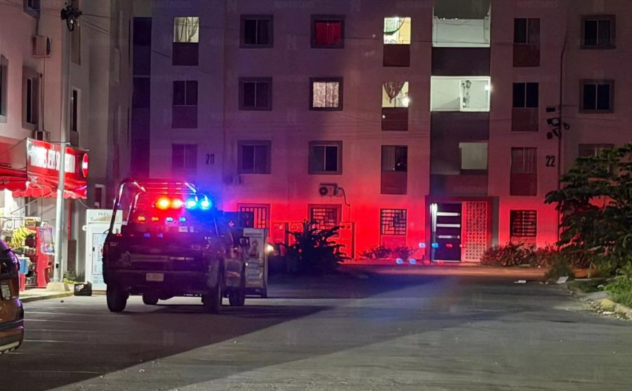 Elementos de la Guardia Nacional resguardaron el acceso a la calle Gardenia tras el reporte de la doble ejecución ocurrida esta tarde.