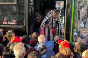 Caos en la Línea 2 del Metro por cierre de estaciones este Jueves Santo