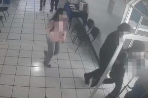 El video de la fiscalía muestra el momento exacto en que los alumnos desarmaron a su compañero tras el ataque en la escuela.