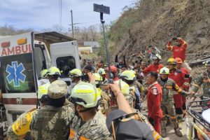 Francisco Zapata Nájera recibió atención médica inmediata tras pasar catorce días atrapado en las profundidades de la mina Santa Fe.
