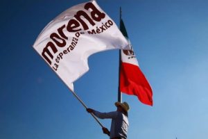 El personal del instituto electoral verificó minuciosamente cada firma presentada en las listas de los partidos políticos.