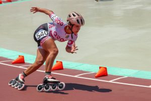 La joven patinadora dedica seis horas diarias a perfeccionar su técnica en el Centro Deportivo CODEQ de Cancún.